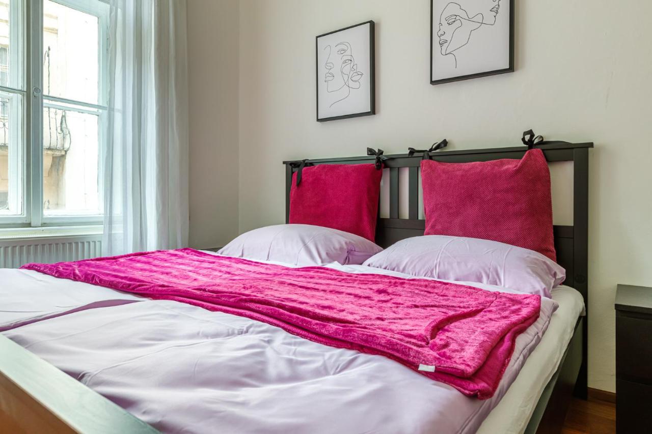 Newly Renovated Apartment In The Old Town Братислава Экстерьер фото