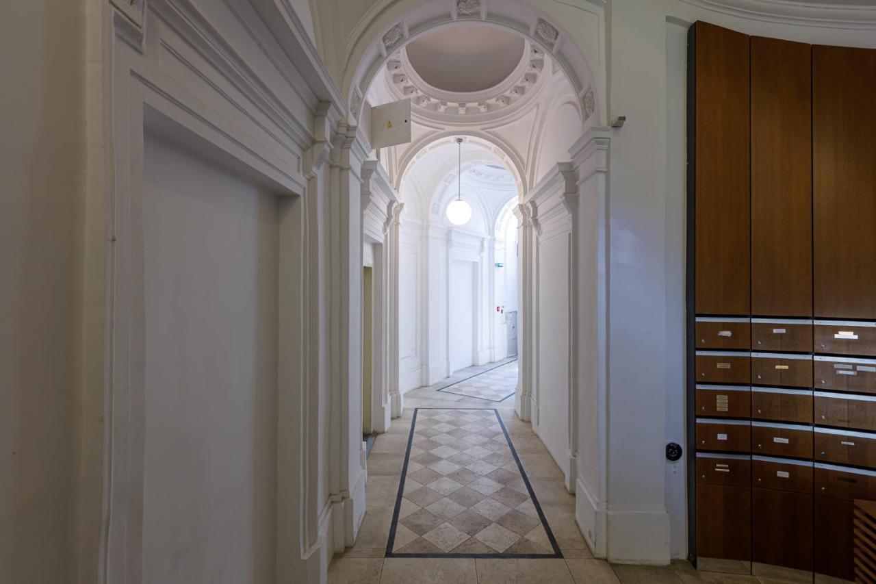 Newly Renovated Apartment In The Old Town Братислава Экстерьер фото